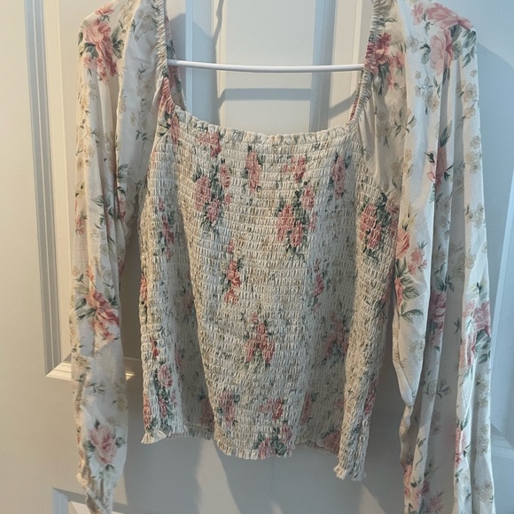 American Eagle flower fitted long sleeve top. - Picture 2 of 3